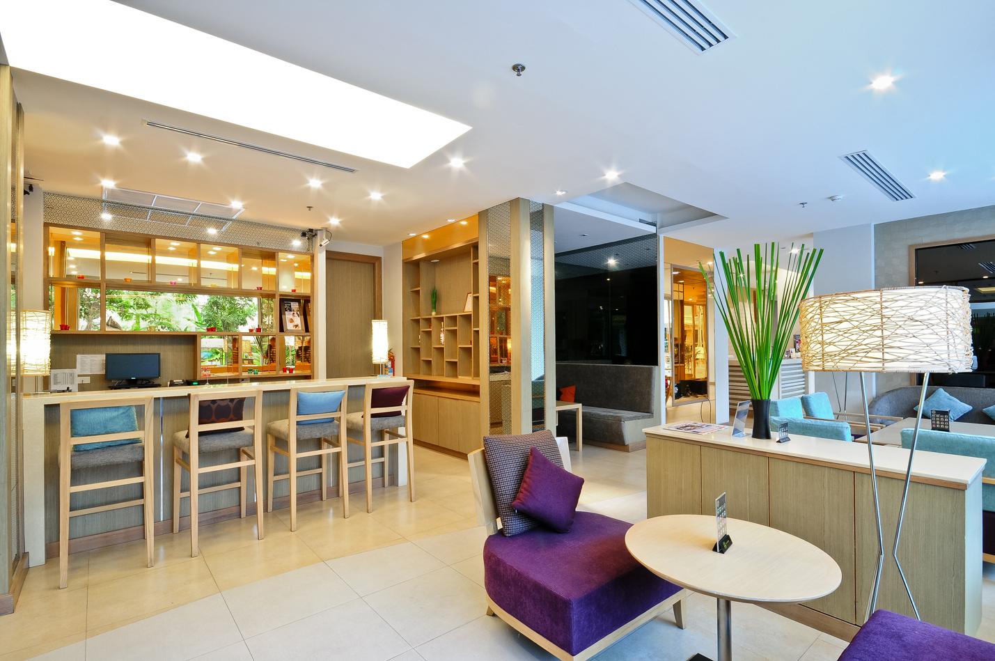 Ashlee Plaza Patong Hotel & Spa Exteriör bild