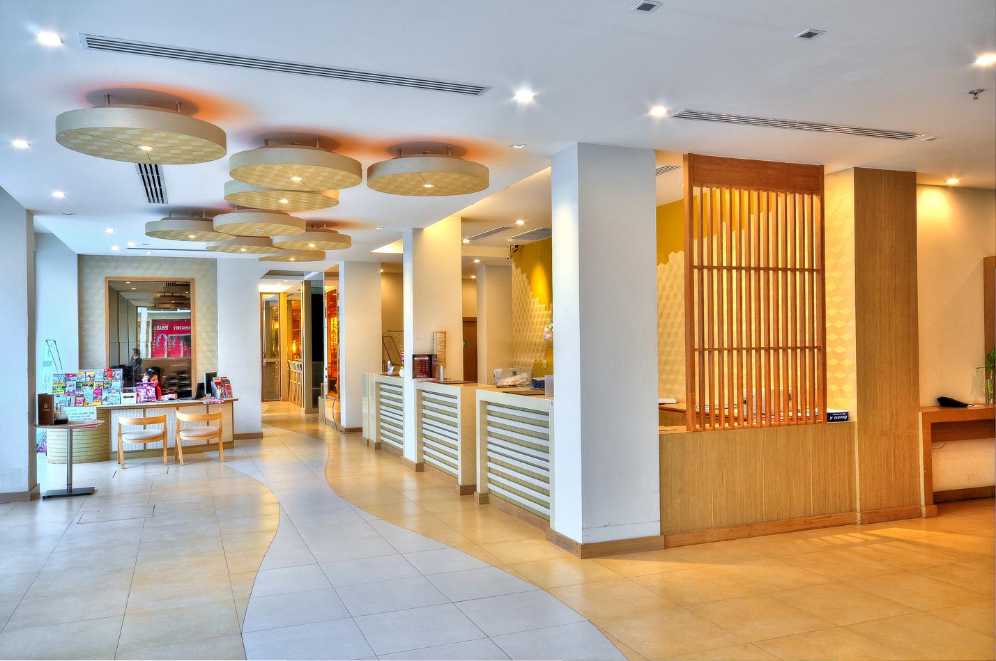Ashlee Plaza Patong Hotel & Spa Exteriör bild