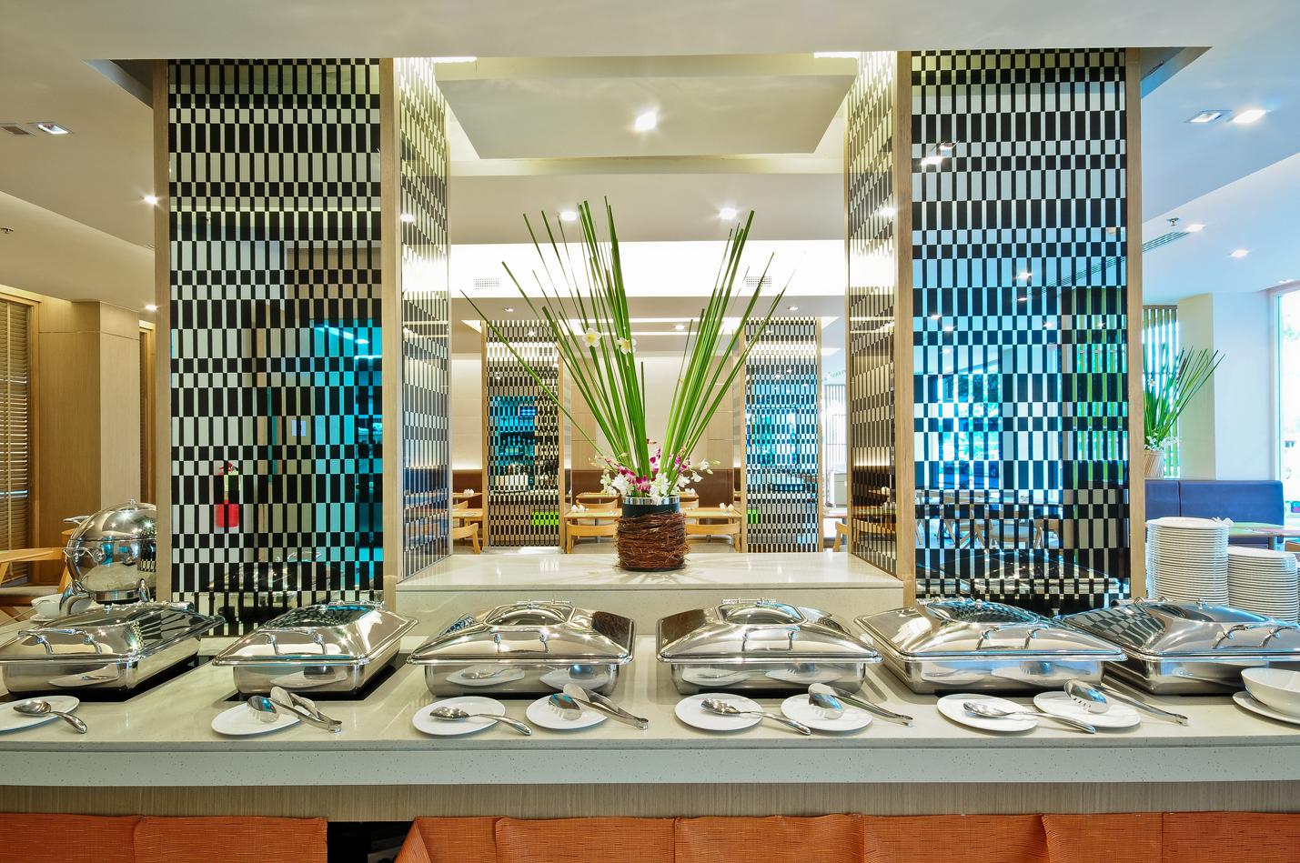 Ashlee Plaza Patong Hotel & Spa Exteriör bild