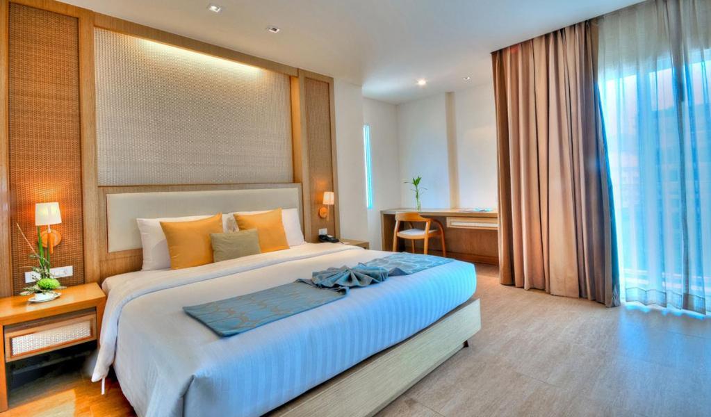 Ashlee Plaza Patong Hotel & Spa Exteriör bild