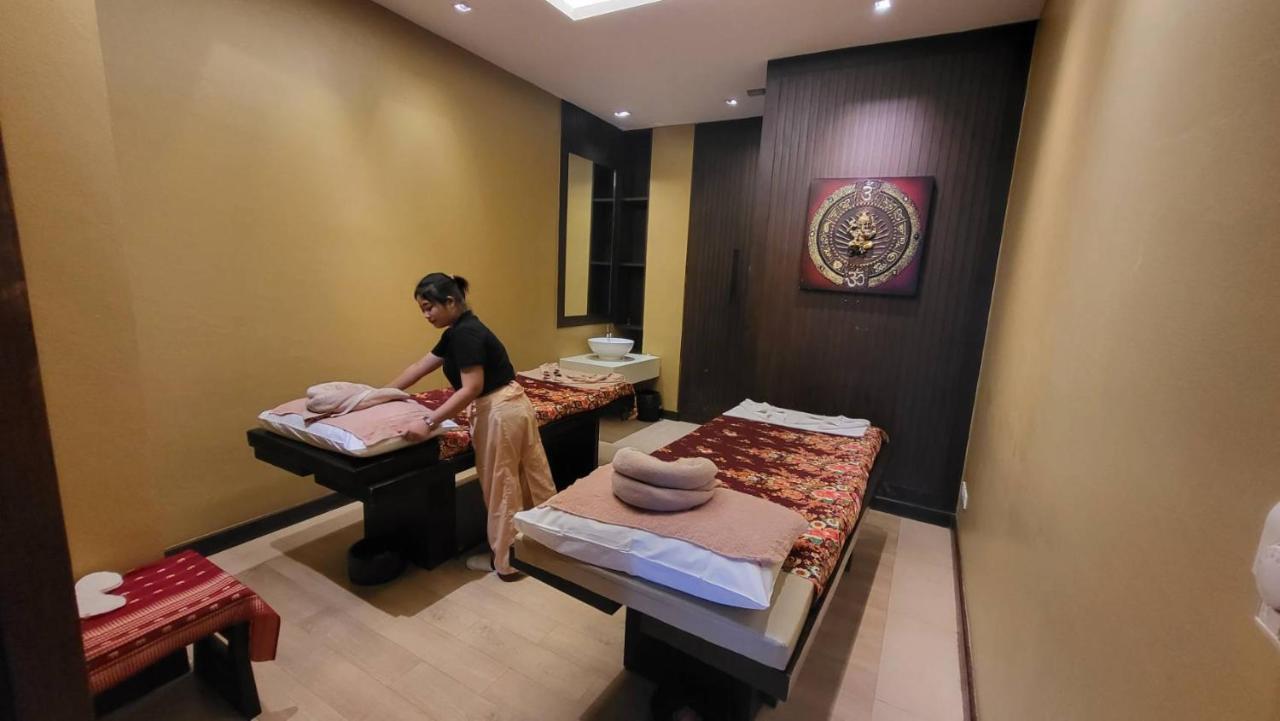 Ashlee Plaza Patong Hotel & Spa Exteriör bild