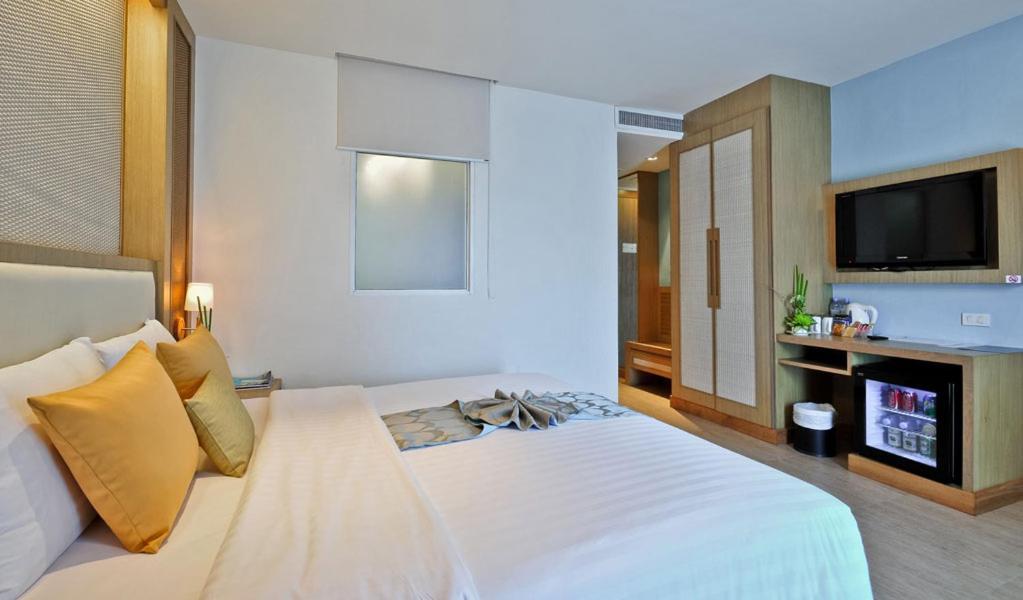 Ashlee Plaza Patong Hotel & Spa Exteriör bild