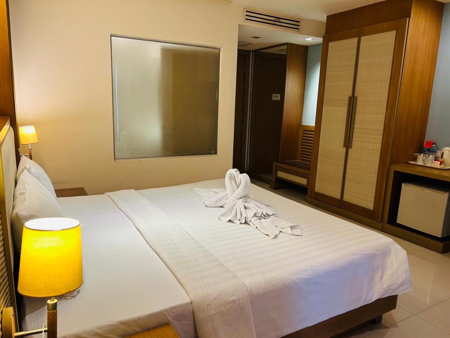 Ashlee Plaza Patong Hotel & Spa Exteriör bild