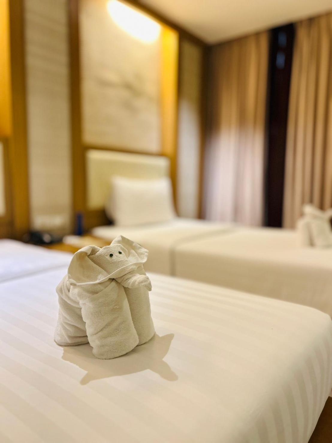 Ashlee Plaza Patong Hotel & Spa Exteriör bild