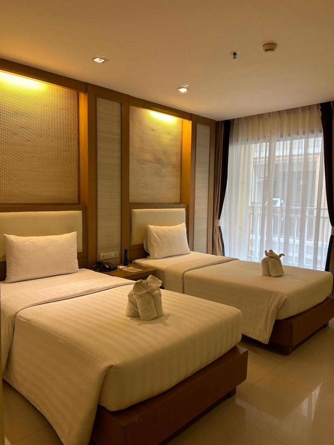 Ashlee Plaza Patong Hotel & Spa Exteriör bild