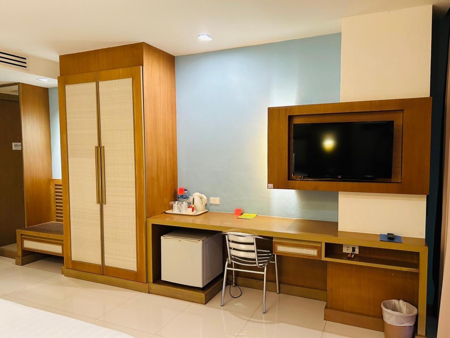 Ashlee Plaza Patong Hotel & Spa Exteriör bild