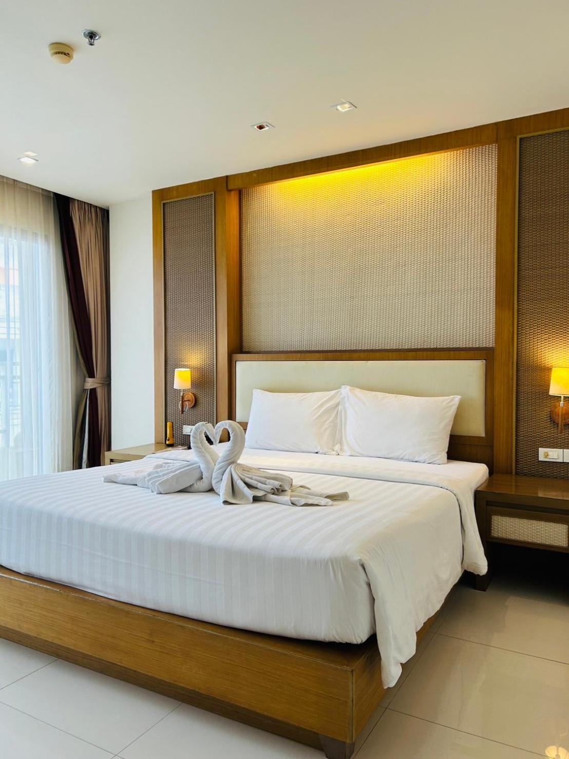 Ashlee Plaza Patong Hotel & Spa Exteriör bild