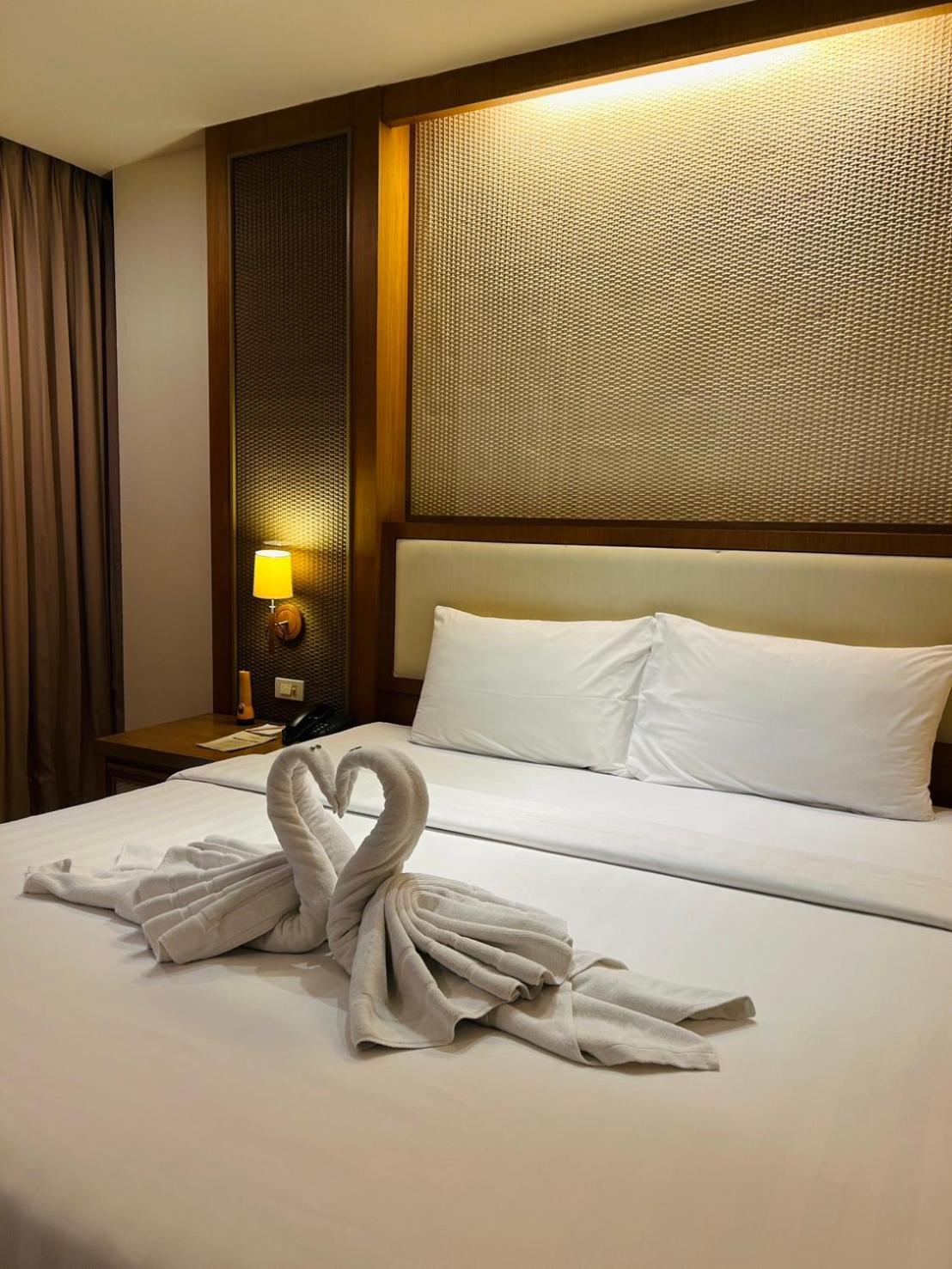 Ashlee Plaza Patong Hotel & Spa Exteriör bild